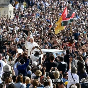 Tiếp kiến chung (01/10): Những thương tích của Chúa chứng tỏ một tình yêu lớn hơn mọi bất trung