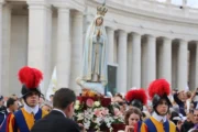 Tượng Đức Mẹ Fatima bản gốc được rước đến Vatican nhân dịp Năm Thánh Linh đạo Thánh Mẫu