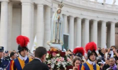 Tượng Đức Mẹ Fatima bản gốc được rước đến Vatican nhân dịp Năm Thánh Linh đạo Thánh Mẫu