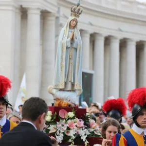 Tượng Đức Mẹ Fatima bản gốc được rước đến Vatican nhân dịp Năm Thánh Linh đạo Thánh Mẫu