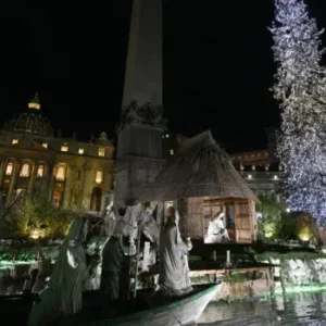 Cây vân sam vùng núi Alps và Hang đá Giáng sinh từ Salerno cho Quảng trường Thánh Phêrô 2025