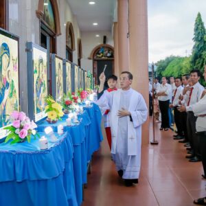 Giáo xứ Hòa Thuận: Thánh lễ khai mạc Tháng Mân Côi 2025