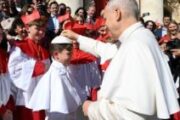 Tiếp kiến chung (8/10): Chúa Phục Sinh đến gần cách âm thầm, như một người lữ khách