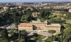 Không chỉ hồng y, cả giáo dân, cũng có thể đảm nhiệm chức vụ Chủ tịch Ủy ban Giáo hoàng của quốc gia thành Vatican