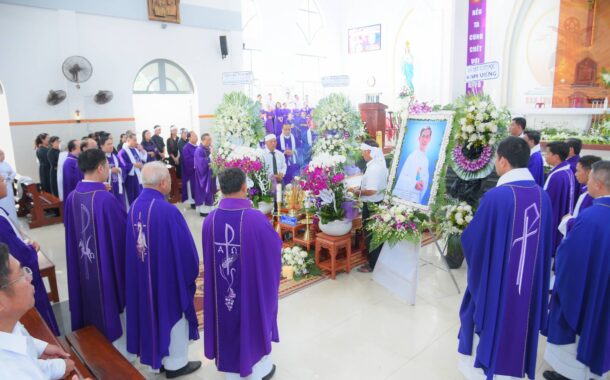 Lễ tang Cha Augustinô: Kính viếng buổi sáng ngày 18.11.2025