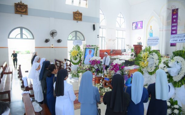 Lễ tang Cha Augustinô: Kính viếng buổi sáng ngày 19.11.2025