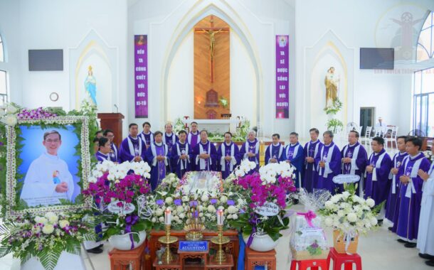 Lễ tang Cha Augustinô: Kính viếng chiều ngày 19.11.2025