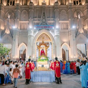 Gx. Phước Hưng: Thánh lễ trọng kính các Thánh Nam Nữ