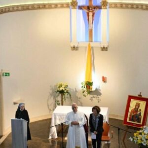 Đức Thánh Cha Lêô XIV thăm viếng Nhà Tình thương của Dòng Tiểu muội người nghèo: “Bác ái nảy sinh từ tình huynh đệ”