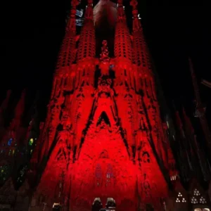 Hơn 100 nhà thờ và công trình tôn giáo ở Áo được chiếu sáng màu đỏ để tưởng nhớ các Kitô hữu bị bách hại