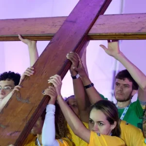 Thánh Giá Đại hội Giới trẻ Thế giới bắt đầu cuộc thánh du tại Hàn Quốc