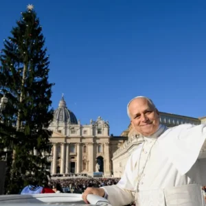 Đức Thánh cha Lêô XIV: “Trong mùa Giáng sinh, tránh nghiện mua sắm; hãy mời người nghèo dùng bữa