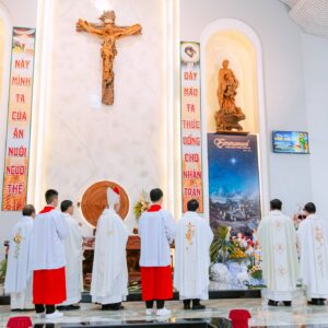 Gx. Xuân Trường: Đức cha Giáo phận dâng lễ rạng đông mừng Chúa Giáng Sinh 2025