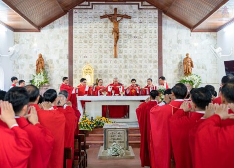 GP. Bà Rịa: Linh mục Đoàn dâng thánh lễ tại Nhà thờ Mồ các Vị Tử đạo