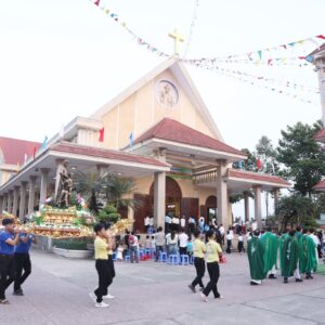 Gx. Phú Hà: Giới Trẻ Hạt Long Hương mừng lễ Quan thầy Gioan Bosco