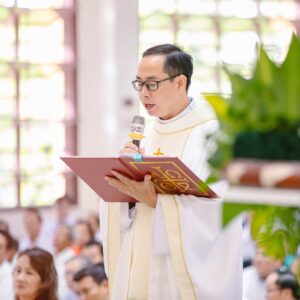 Gx. Vinh Hà: Tân Linh mục Antôn Đặng Văn Trịnh dâng lễ tạ ơn