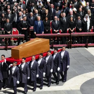 Tòa thánh công bố các thư chia buồn về sự ra đi của Đức Giáo hoàng Phanxicô