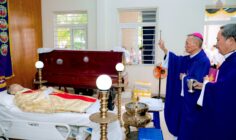 GP. Bà Rịa: Nghi thức tẩn liệm và Thánh lễ đưa chân Cha cố Phêrô Trần Văn Huyên