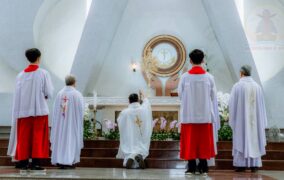 Giáo xứ Vinh Châu: Chầu Thánh Thể thay giáo phận- Ngày 01.02.2026