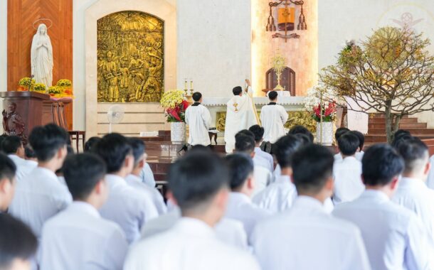 GIÁO PHẬN BÀ RỊA: CHỦNG SINH ĐOÀN HỌP MỪNG XUÂN MỚI BÍNH NGỌ