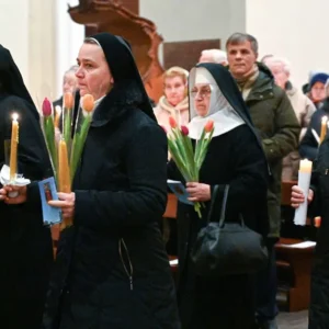 Đời sống thánh hiến trong tiến trình chuyển đổi - Những lộ trình của hy vọng