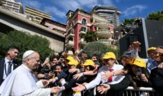 Đức Thánh Cha gặp giới trẻ và các dự tòng tại Monaco