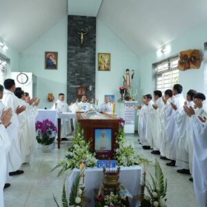 Lễ tang Cha Giuse: Nghi thức tẩn liệm và Thánh lễ đưa chân tại tư gia