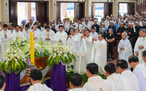 Lễ tang Cha Giuse: Di quan đến Nhà thờ và Kính viếng buổi sáng ngày 08.4.2026