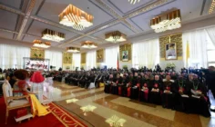 [Tông du Camerun] Đức Thánh Cha Lêô XIV được tiếp đón và gặp gỡ chính quyền, xã hội dân sự và ngoại giao đoàn