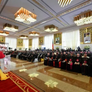 [Tông du Camerun] Đức Thánh Cha Lêô XIV được tiếp đón và gặp gỡ chính quyền, xã hội dân sự và ngoại giao đoàn