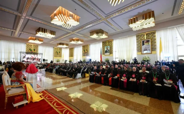 [Tông du Camerun] Đức Thánh Cha Lêô XIV được tiếp đón và gặp gỡ chính quyền, xã hội dân sự và ngoại giao đoàn