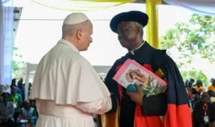 [Tông du Camerun] Đức Thánh Cha Lêô XIV gặp gỡ Giới đại học tại Trường Đại học Công giáo Trung Phi