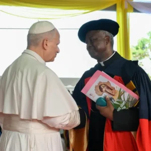 [Tông du Camerun] Đức Thánh Cha Lêô XIV gặp gỡ Giới đại học tại Trường Đại học Công giáo Trung Phi