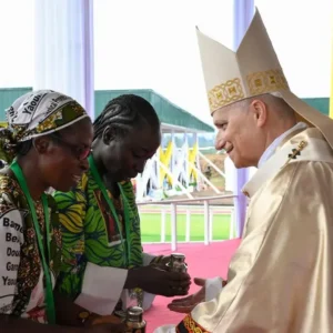 Đức Thánh Cha chủ sự Thánh lễ tại sân bay Bamenda