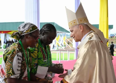 Đức Thánh Cha chủ sự Thánh lễ tại sân bay Bamenda