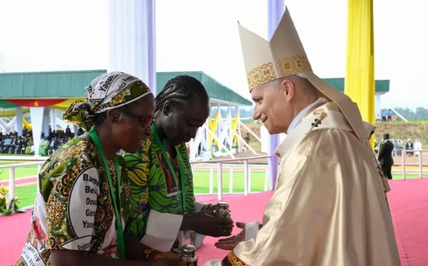 Đức Thánh Cha chủ sự Thánh lễ tại sân bay Bamenda