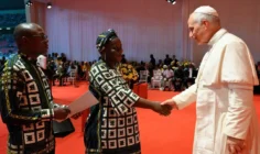[Tông du Guinea Xích Đạo] Đức Thánh cha Lêô XIV gặp gỡ giới trẻ và các gia đình tại sân vận động Bata