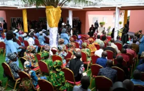 [Tông du Angola] Đức Thánh Cha Lêô XIV thăm Nhà đón tiếp người cao tuổi tại Saurimo