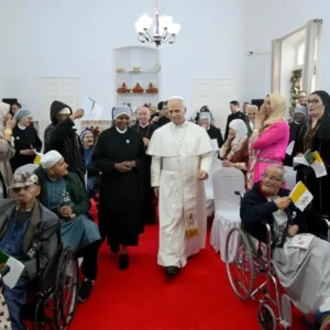 [Tông du Algeria] Đức Thánh Cha thăm nhà dưỡng lão của Dòng Tiểu Muội Người Nghèo