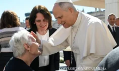 Tiếp kiến chung 08/04/2026 - ĐTC Lêô XIV: Tất cả mọi Kitô hữu đều được mời gọi nên thánh