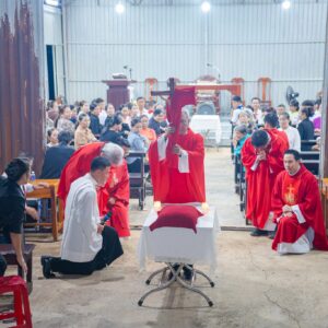 Gx. Thanh An: Đức cha Giáo phận cử hành Nghi thức Thứ Sáu Tuần Thánh tại Giáo họ Leng