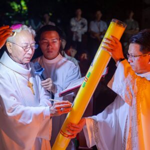 Gx. Thanh An: Đức cha Giáo phận cử hành Canh Thức Vượt Qua tại Giáo họ Leng