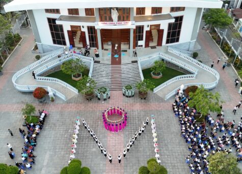 Gx. Nam Bình: Cử hành giờ dâng hoa kính Đức Mẹ - 28.4.2026