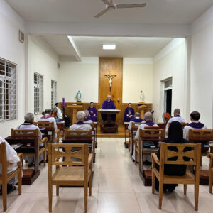 Đức cha Giáo phận viếng thăm quý cha hưu và những người cao tuổi