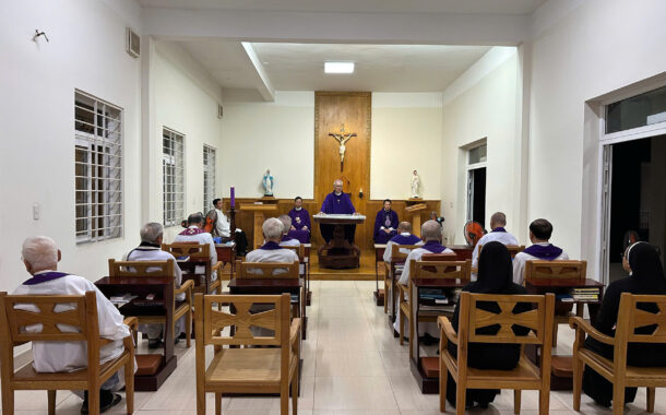 Đức cha Giáo phận viếng thăm quý cha hưu và những người cao tuổi