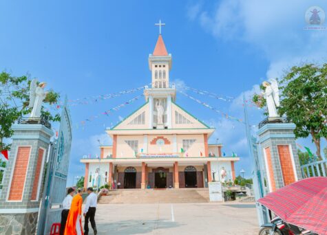 Gx.Sơn Bình: Chầu Thánh Thể thay Giáo phận - 19.4.2026