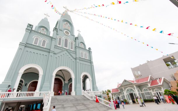 Gx. Thủ Lựu: Thánh lễ tạ ơn cung hiến thánh đường và thánh hiến bàn thờ