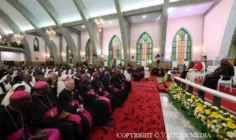 [Tông du Angola] Đức Thánh Cha gặp các giám mục, linh mục, tu sĩ, giáo lý viên: Hãy tiếp tục đề cao việc đào tạo liên tục