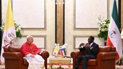 [Tông du Guinea Xích Đạo] Đức Thánh Cha Lêô XIV gặp gỡ Chính quyền, Xã hội dân sự và Ngoại giao đoàn