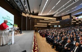 [Tông du Algieria] Đức Thánh Cha gặp gỡ chính quyền, xã hội dân sự và ngoại giao đoàn